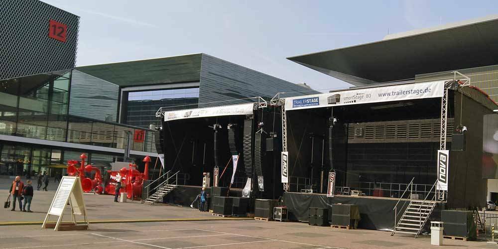 TrailerStage 80