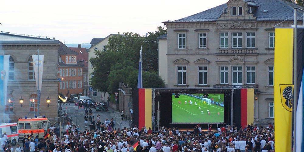 trailerbuehne-fussball-wm.jpg